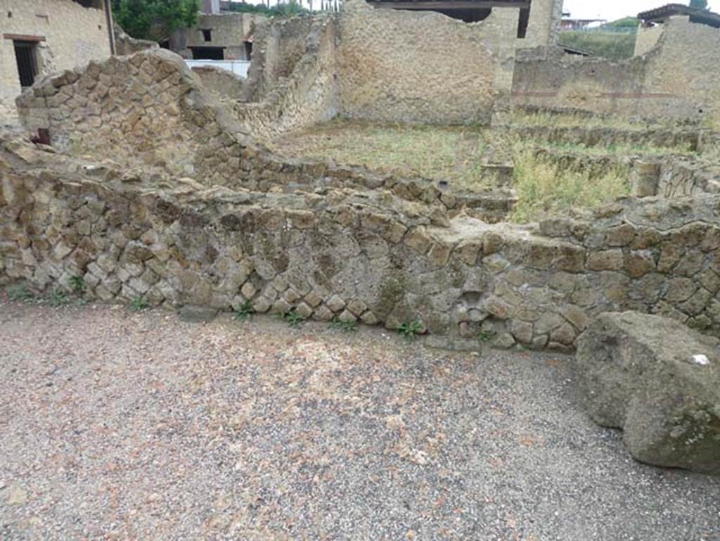 III.1 Herculaneum, September 2015. 
Looking east from south-east corner of area 31, towards wall to corridor 17 and rooms 8, 12, 9, 10 etc.